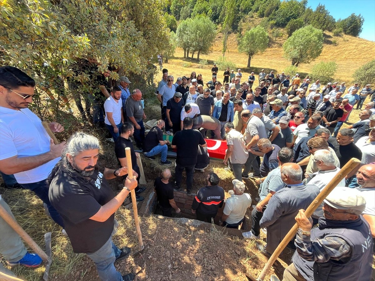Dünya şampiyonu eski milli güreşçi ve antrenör Hüseyin İldem, Sivas'ta son yolculuğuna uğurlandı....