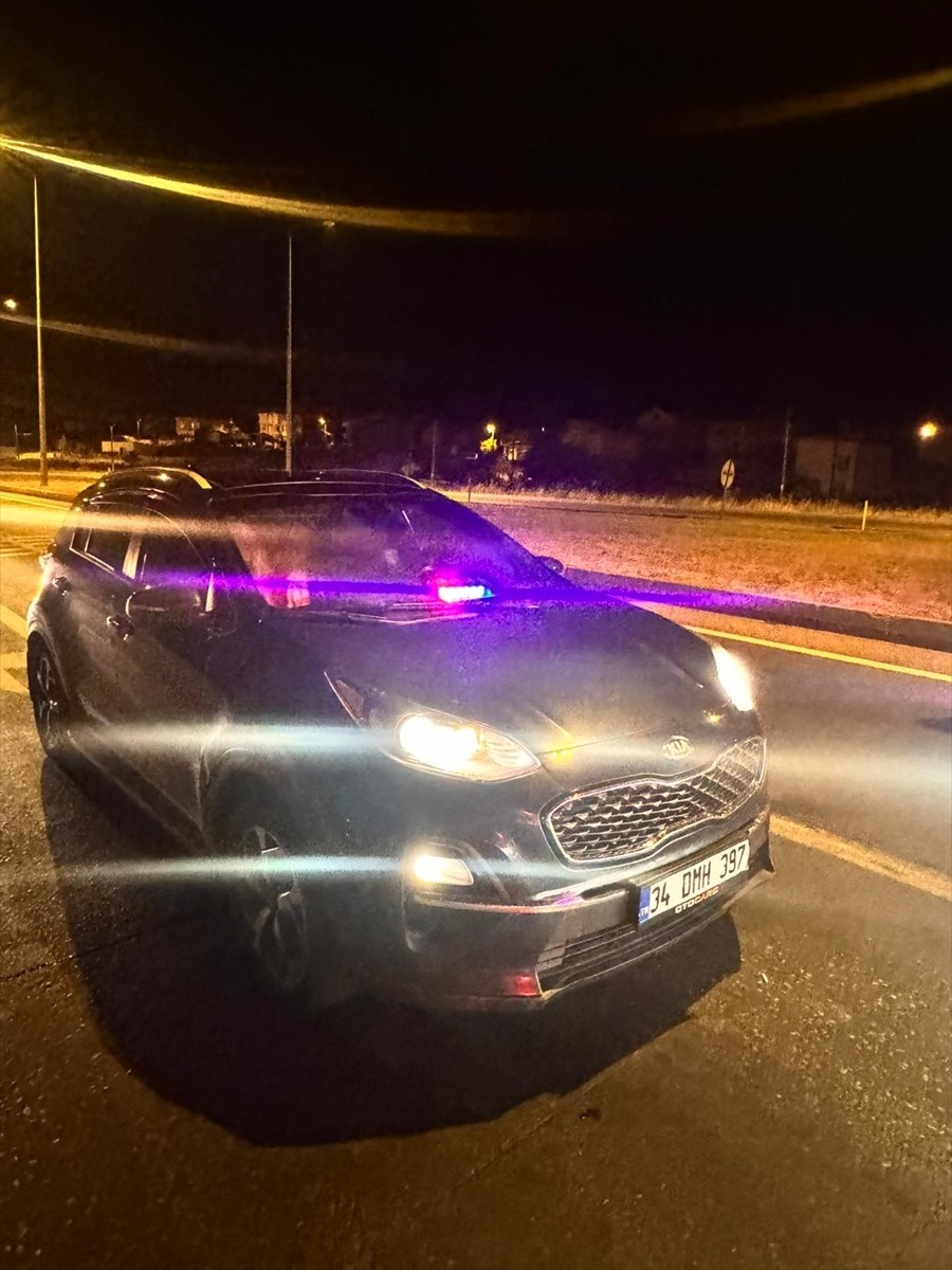 Edirne'de "usulsüz çakar" kullanan sürücüye 138 bin 172 lira ceza kesildi. 