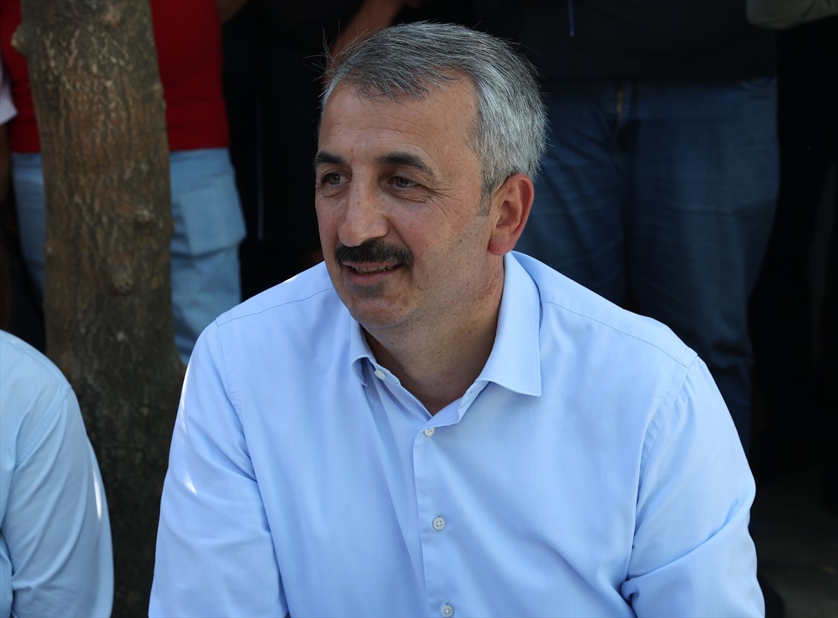 Edirne Valisi Yunus Sezer, Havsa ilçesine bağlı Abalar köyünde vatandaşlarla bir araya geldi. Vali...