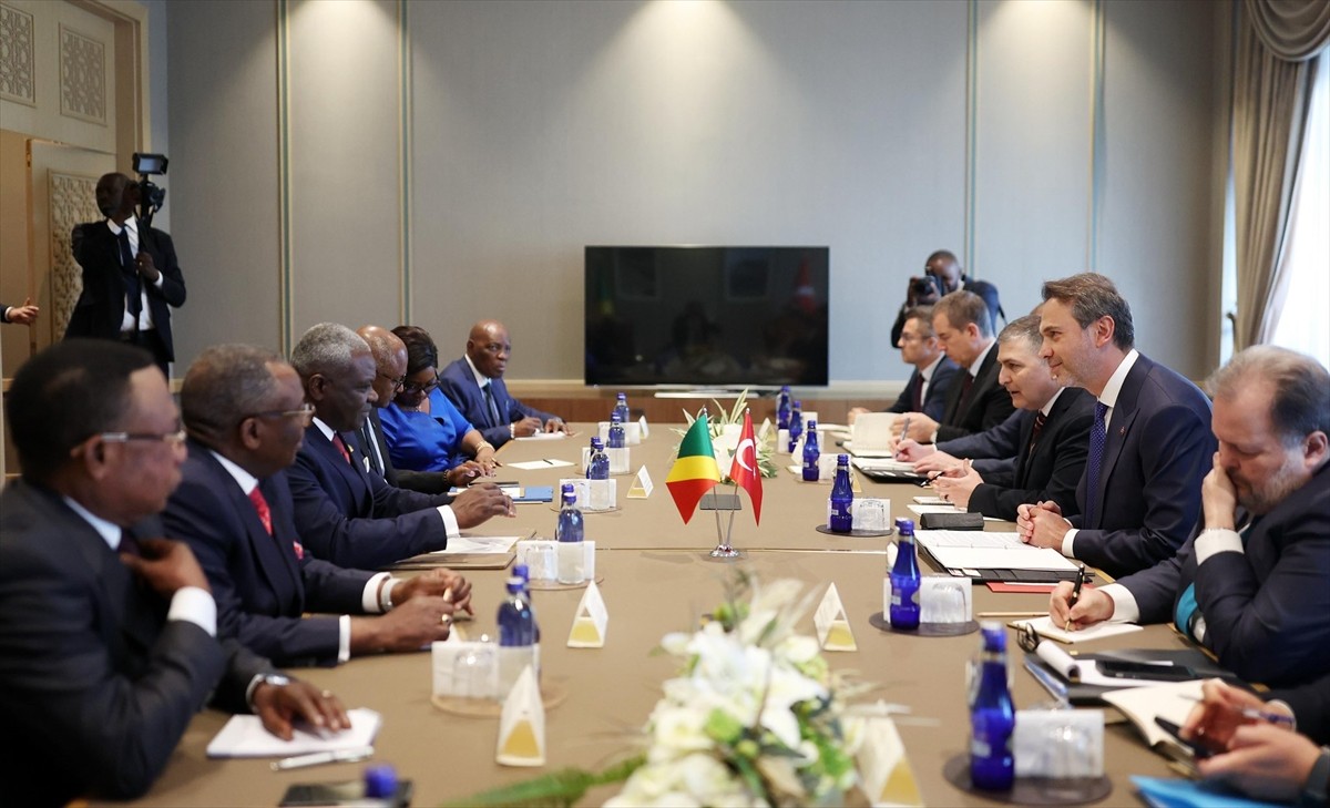 Enerji ve Tabii Kaynaklar Bakanı Alparslan Bayraktar, Kongo Başbakanı Anatole Collinet Makosso ile...