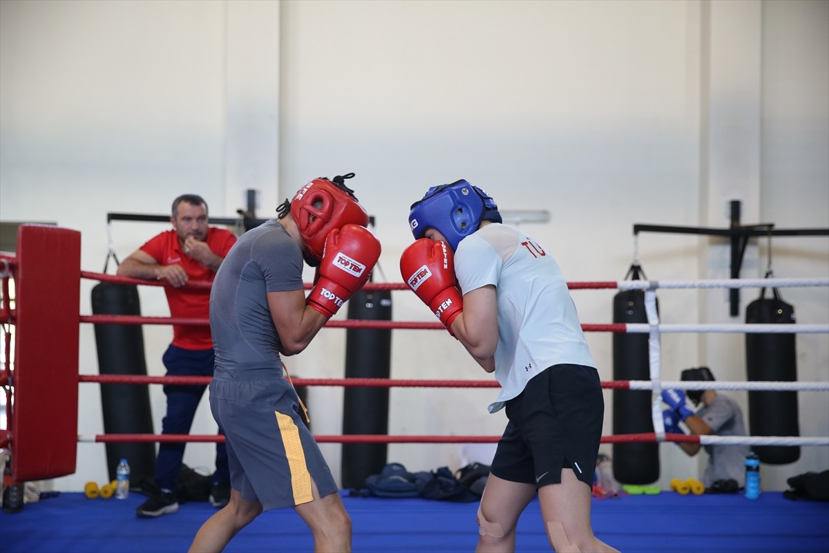 Erkek ve kadın boks milli takımları, Dünya Şampiyonası hazırlıkları kapsamında Kastamonu'da ortak...