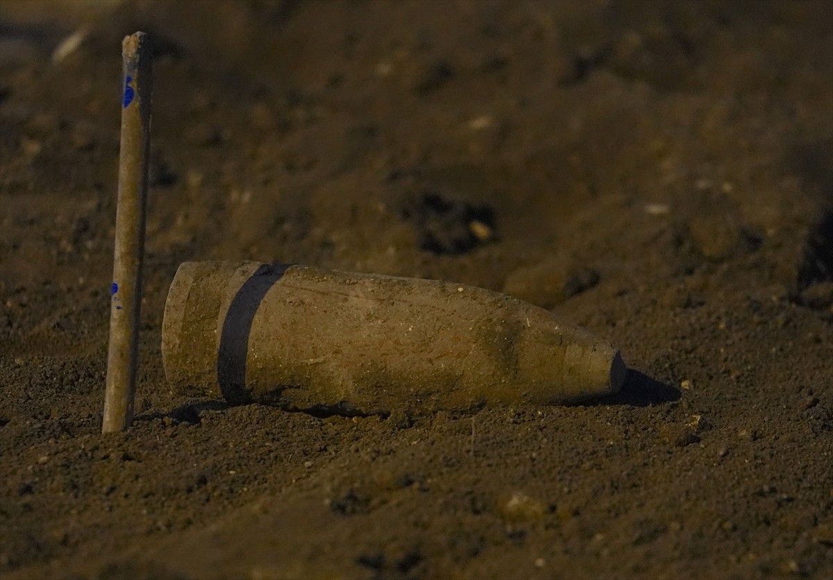  Erzurum'da peyzaj çalışması sırasında, Osmanlı-Rus Savaşı'ndan kaldığı değerlendirilen patlamamış...