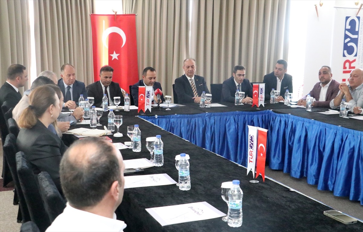 Erzurum'da, Valilik ile Turizm Otel Yöneticileri Derneği (TUROYD) tarafından kentin turizminin...