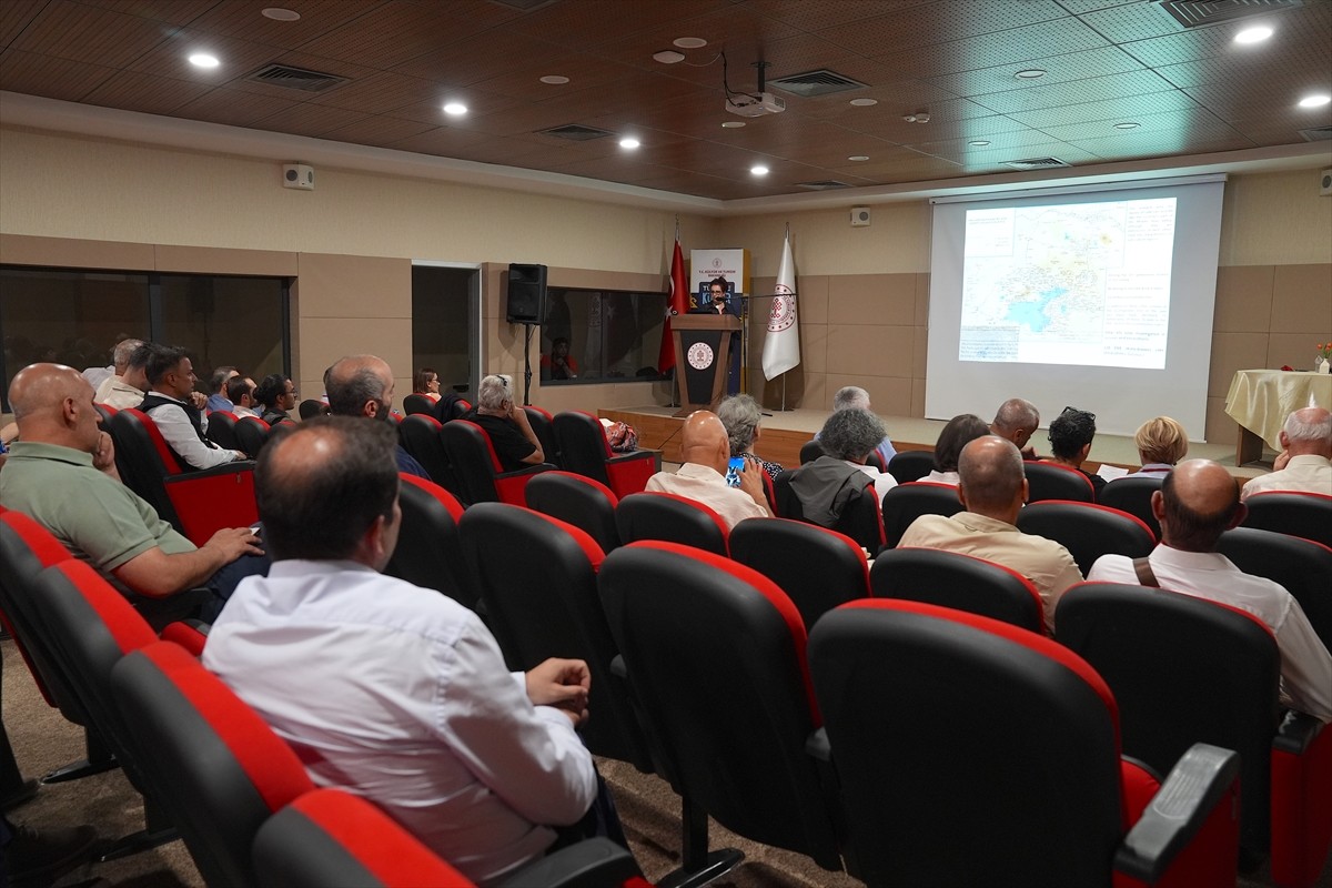 Erzurum’da Kültür Yolu Festivali kapsamında, Cumhuriyet’in 102. yılı dolayısıyla hazırlanan “102...