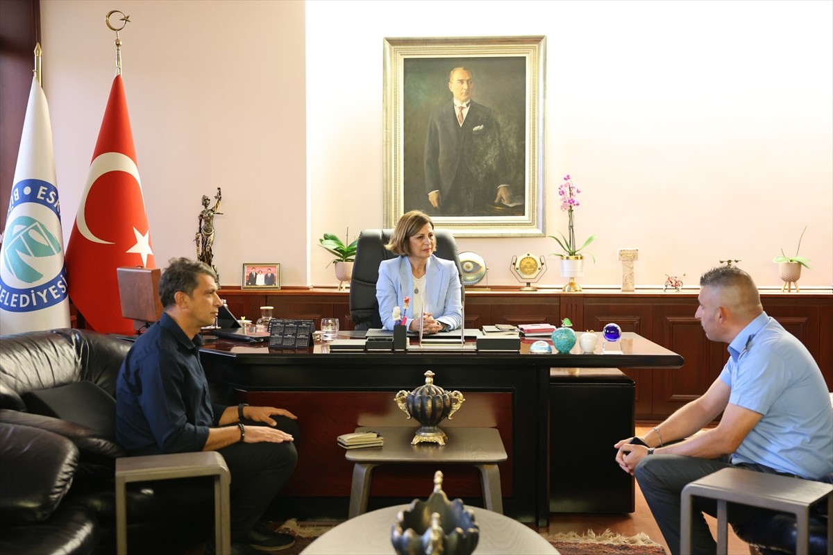 Eskişehir'de belediye otobüs şoförü, fenalaşan çocuk yolcuyu güzergahını değiştirerek en yakın...