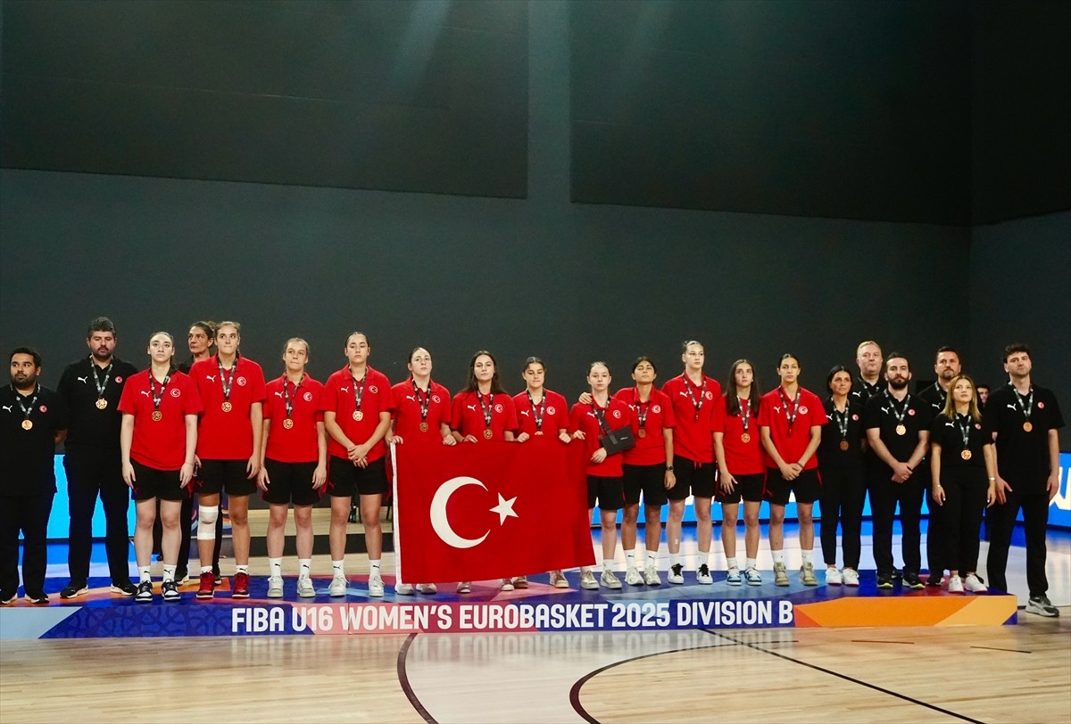 FIBA 16 Yaş Altı Kızlar Avrupa Şampiyonası finalinde Bulgaristan'ı 77-60 mağlup eden Litvanya...