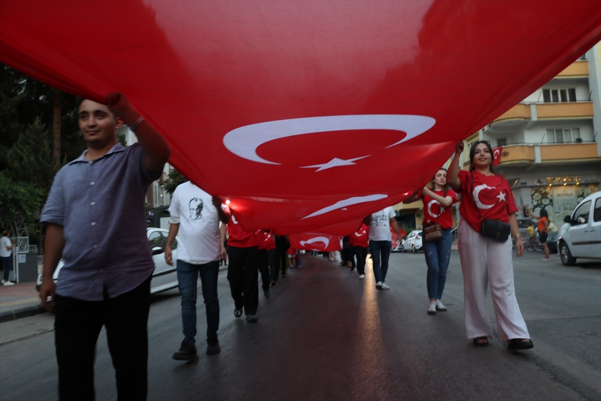 Gaziantep'in merkez Şehitkamil ilçesinde 30 Ağustos Zafer Bayramı dolayısıyla bayraklı yürüyüş...