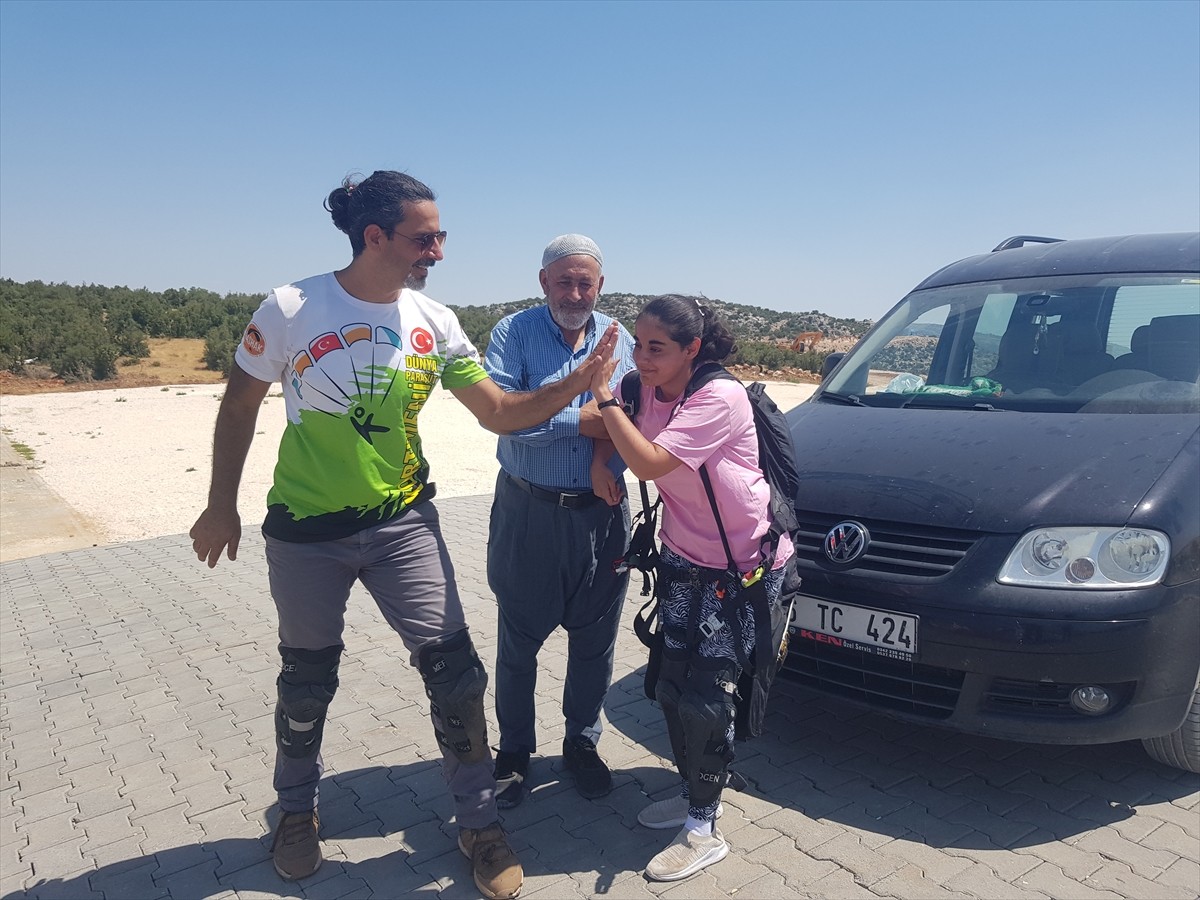 Gaziantep'in Nurdağı ilçesinde, bedensel engelli 21 yaşındaki Nisanur Arapoğlu'nun yamaç...