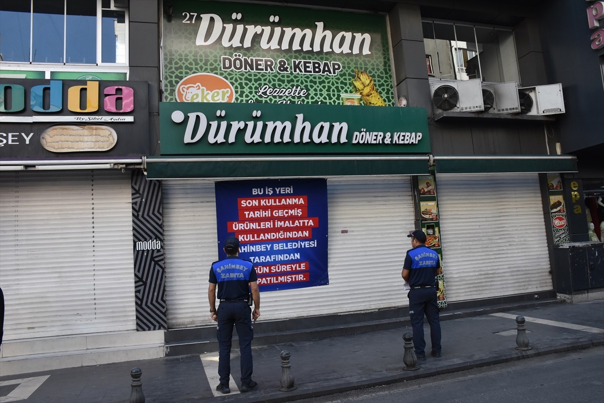 Gaziantep'in Şahinbey ilçesinde son kullanma tarihi geçmiş ürün kullanılan işletmeye 3 gün kapatma...