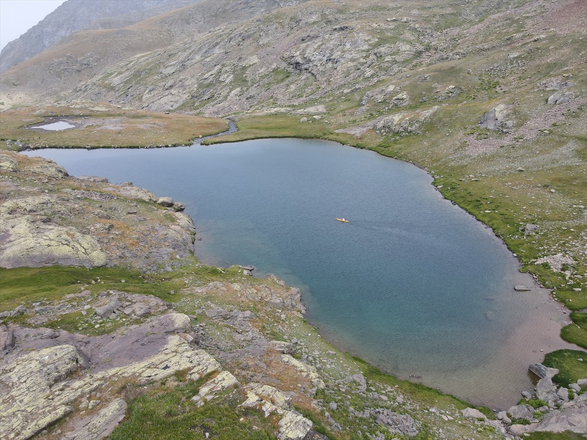 Gümüşhane'nin Torul ilçesinde, 3 bin 331 metre yükseklikteki Abdal Musa Tepesi'nin eteklerinde yer...