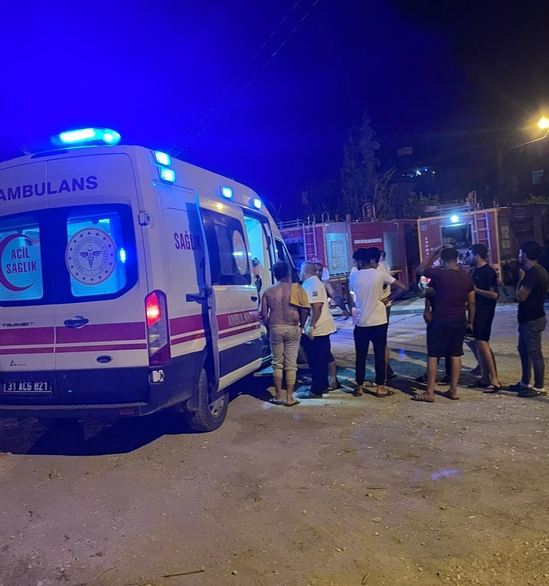 Hatay'ın Samandağ ilçesindeki otelde yangın çıktı. Ekiplerin müdahalesiyle kısa sürede söndürülen...