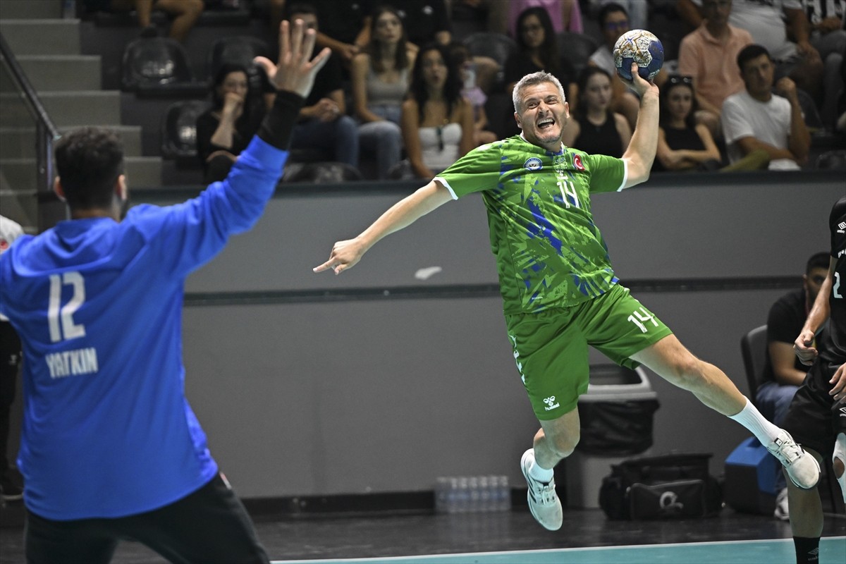 ⁠Hentbol Erkekler Süper Kupa finalinde Beşiktaş ile Nilüfer Belediyespor takımları THF Prof. Dr....