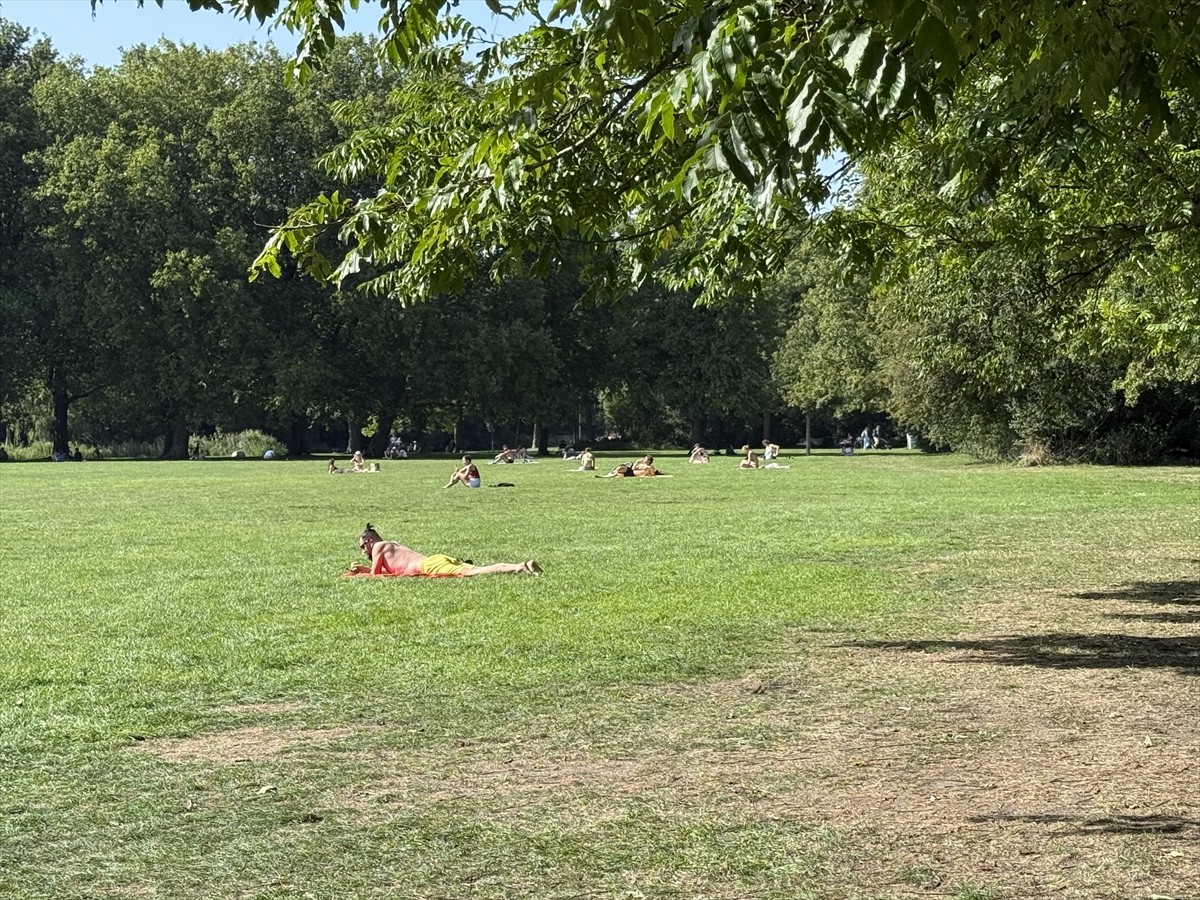 Hollanda Halk Sağlığı ve Çevre Enstitüsü (RIVM), bugünden itibaren ülke genelinde sıcaklıkların...