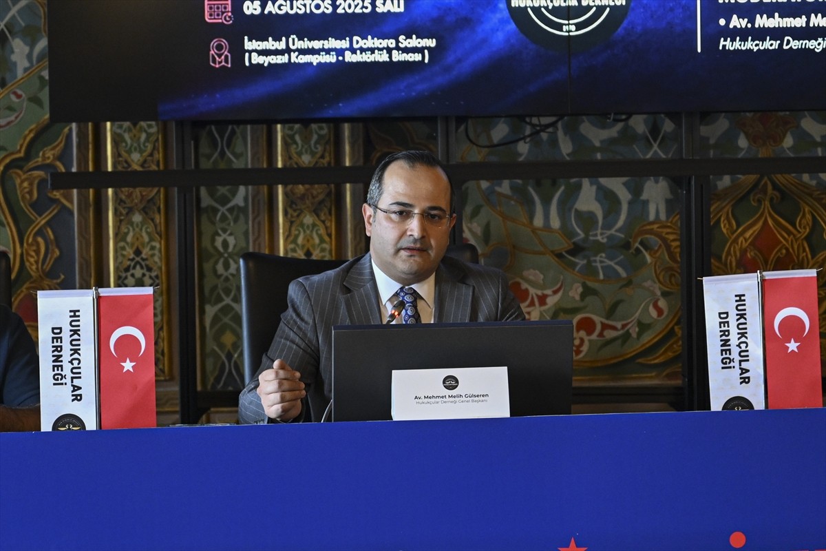 Hukukçular Derneğince, İstanbul Üniversitesi ev sahipliğinde düzenlenen "Terörsüz Türkiye ve...