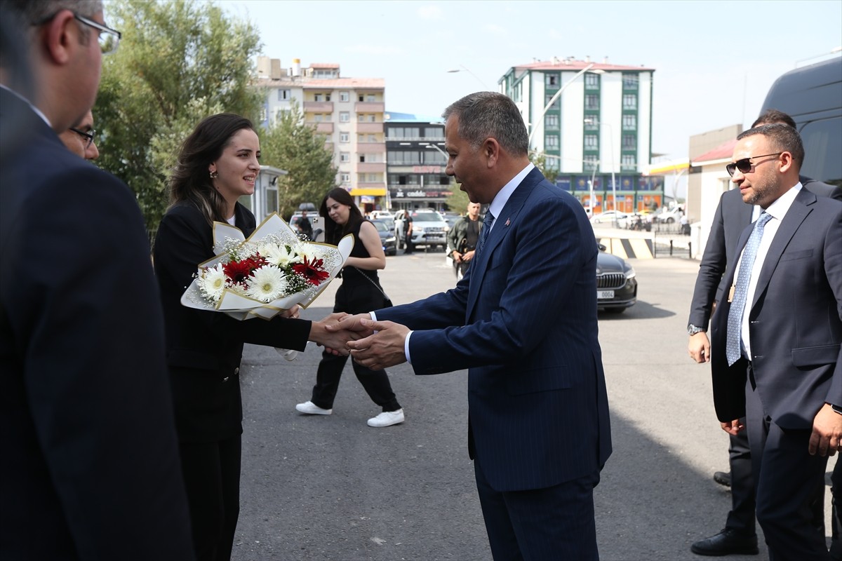 İçişleri Bakanı Ali Yerlikaya, Ağrı Valiliğine ziyarette bulundu.