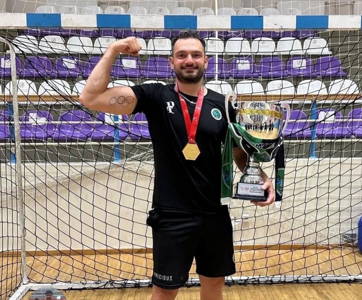 İşitme Engelliler Milli Hentbol Takımı oyuncularından Cem Denli, 2 Ağustos'ta geçirdiği motosiklet...