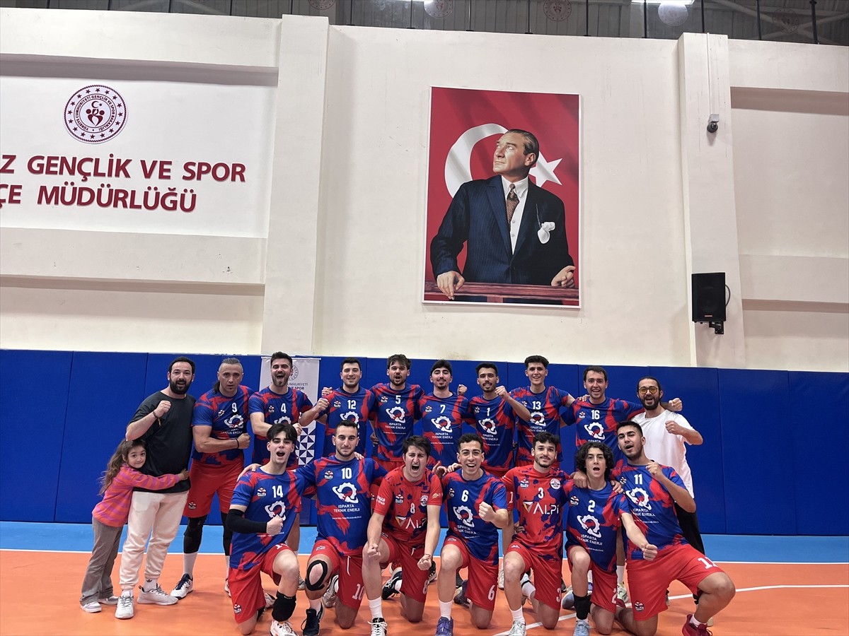 Isparta'nın Eğirdir ilçesinde voleybol antrenörü Egemen Uysal'ın çocukluk hayalinden yola çıkarak...