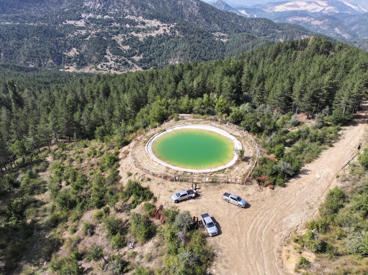 Isparta Orman Bölge Müdürlüğü ekipleri, yangın söndürme havuzu ve su toplama çukurlarında bakım ve...