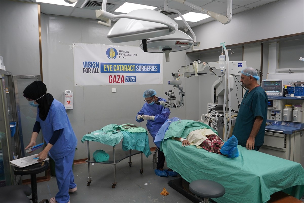 İsrail'in sistematik olarak aç bıraktığı Gazze'deki sağlık çalışanları ve doktorlar "aç" ve...