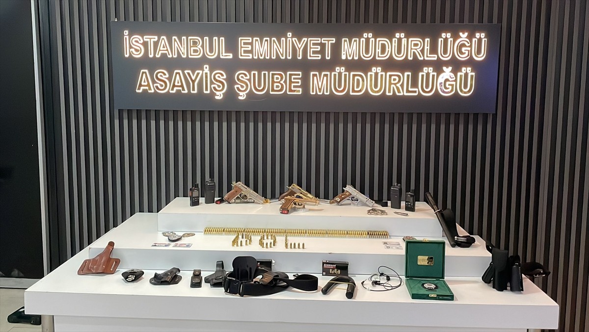 İstanbul'da sosyal medya üzerinden kendilerini polis olarak tanıtıp dolandırıcılık yapan baba...