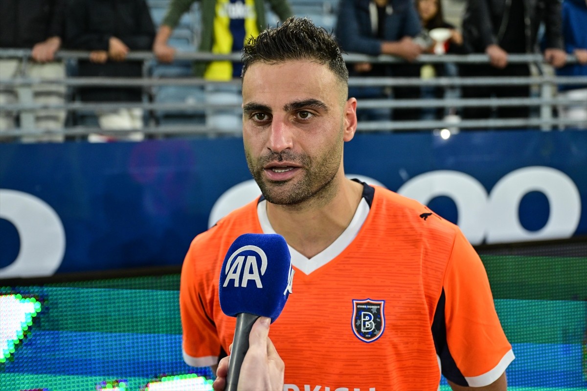 İstanbul Başakşehir oyuncusu Deniz Türüç, Konferans Ligi 3. eleme turunda Norveç ekibi Viking'i...