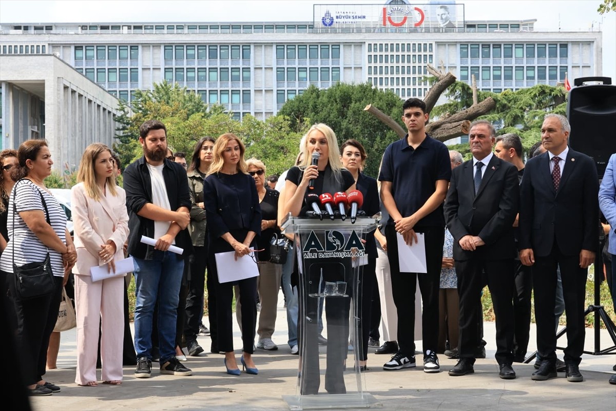 İstanbul Büyükşehir Belediyesi'ne (İBB) yönelik yolsuzluk soruşturmalarında tutuklanan...