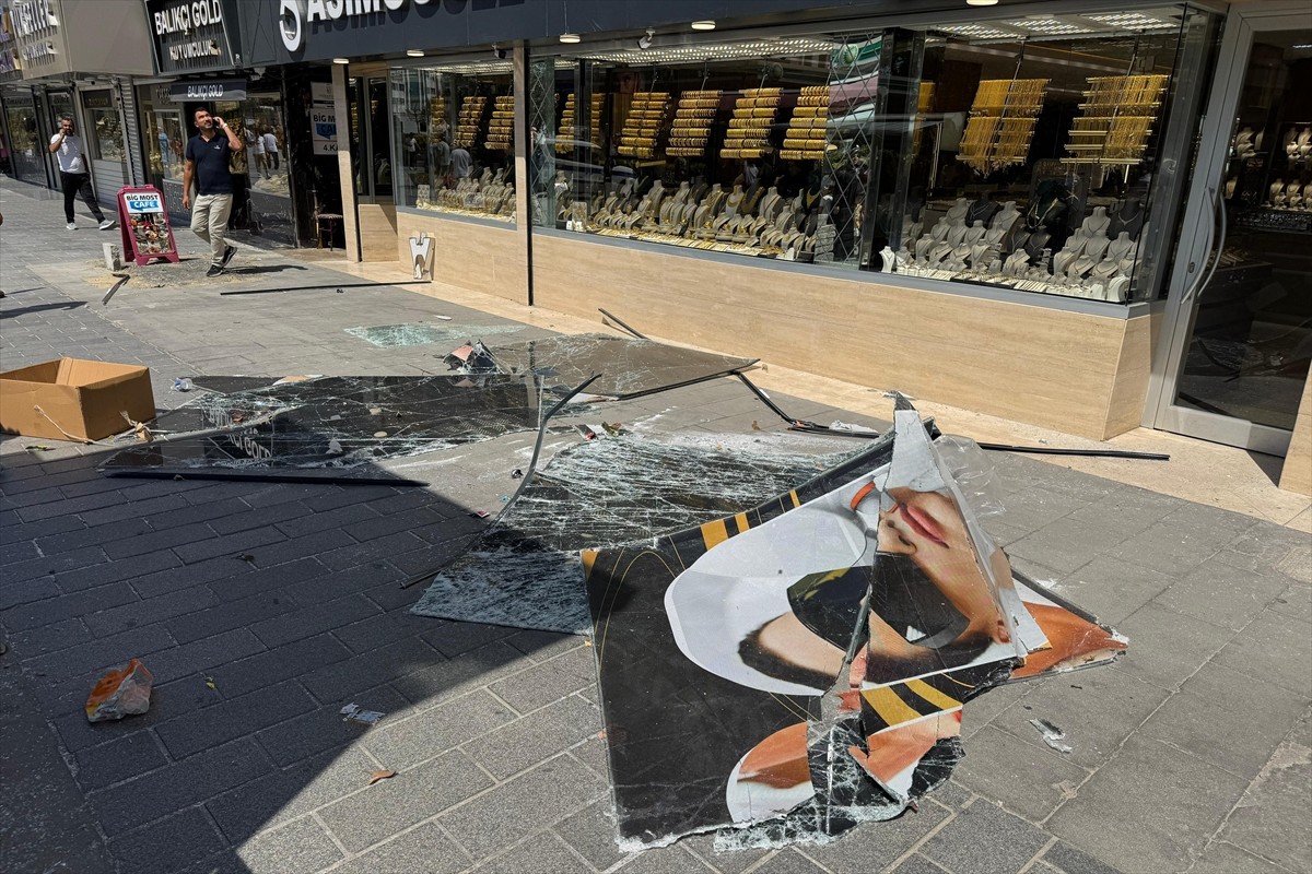 İstanbul Büyükşehir Belediyesi (İBB) Afet İşleri Dairesi Afet Koordinasyon Merkezi (AKOM)...