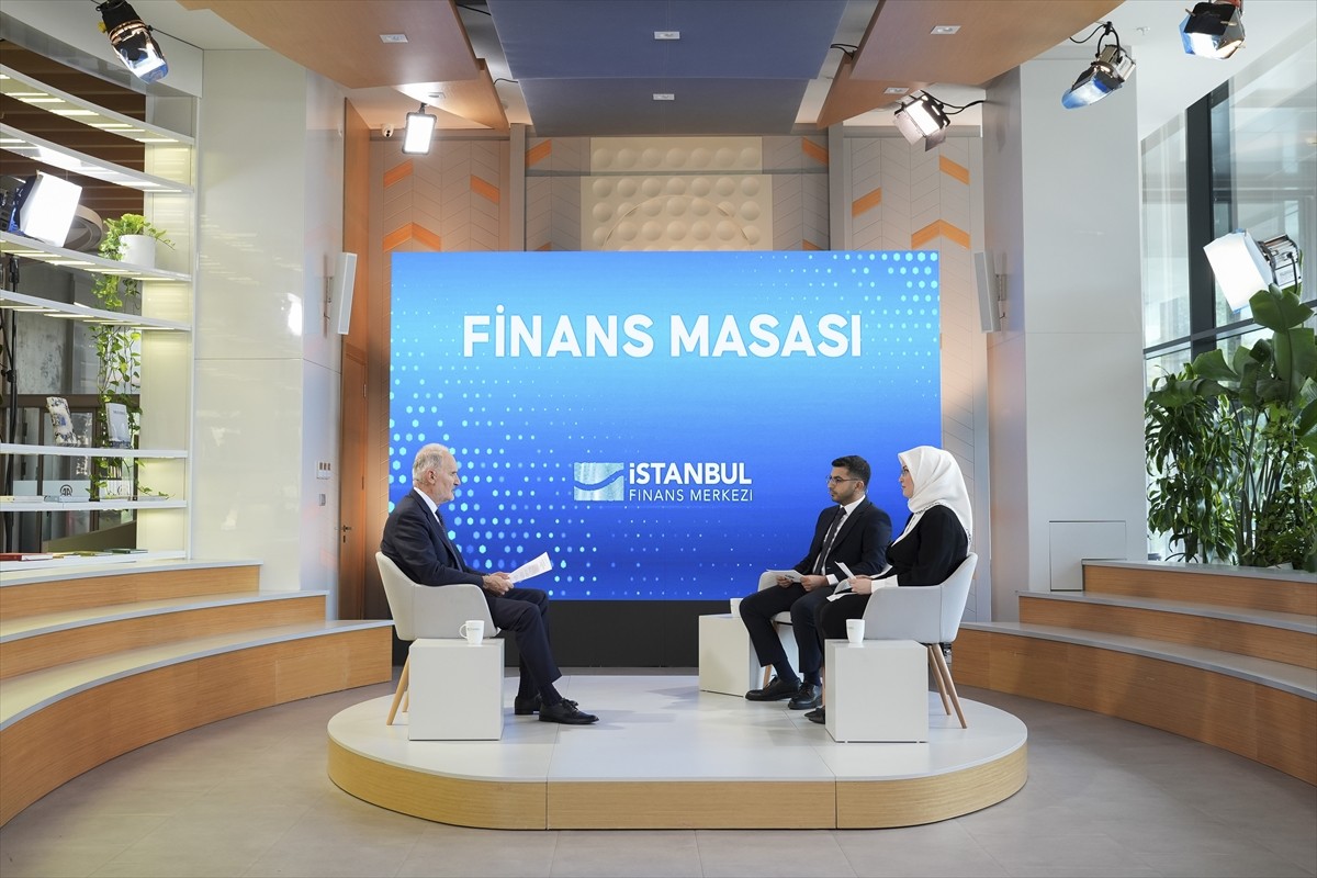 İstanbul Ticaret Odası (İTO) Başkanı Şekib Avdagiç (solda), İstanbul Finans Merkezinin...