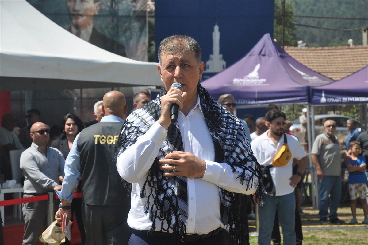 İzmir'in Ödemiş ilçesinde düzenlenen Gölcük Yaylası Yağlı Güreşleri'nin başpehlivanı Erkan Taş...