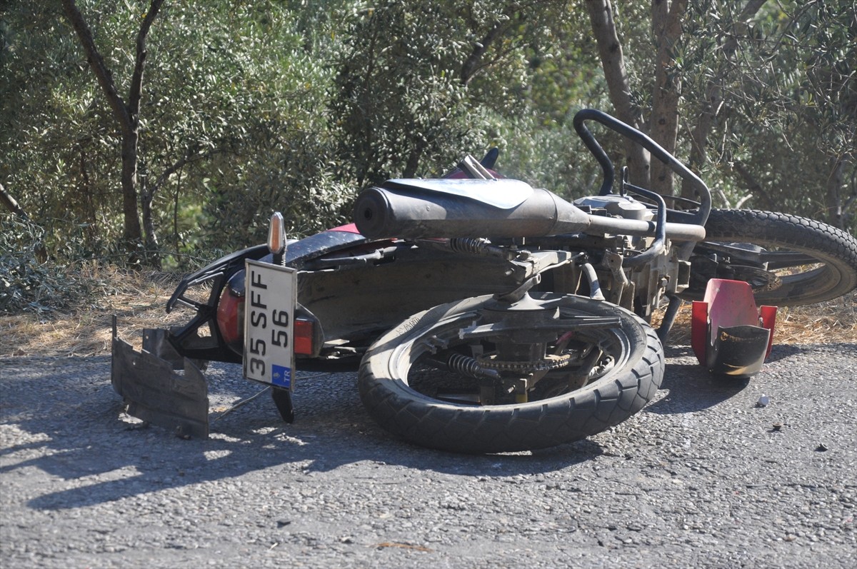  İzmir'in Ödemiş ilçesinde pikapla motosikletin çarpıştığı kazada 1 kişi öldü, 1 kişi...