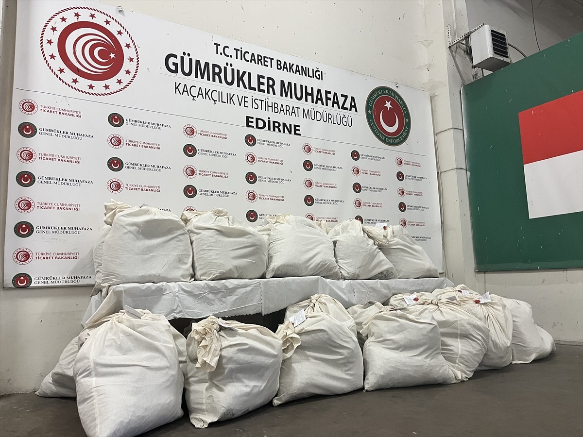 Kapıkule'de 3 tırda 179 kilo 678 gram uyuşturucu ele geçirildi, 8 şüpheli gözaltına...