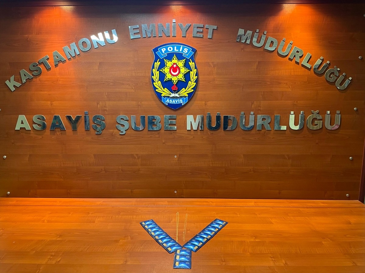 Kastamonu'da "sahte altın" operasyonunda 3 kişi yakalandı. Ekipler, il merkezi ve Tosya'da 30...