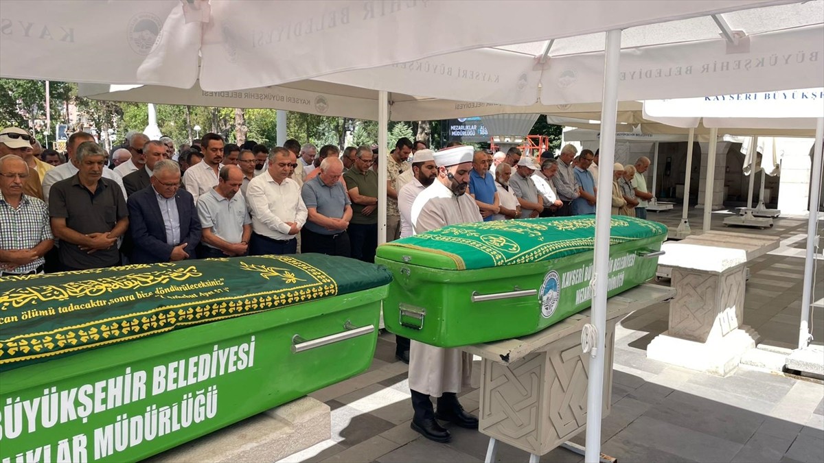 Kayseri'de Erciyes Dağı'nda kaldıkları çadırda karbonmonoksit gazından zehirlenerek hayatını...