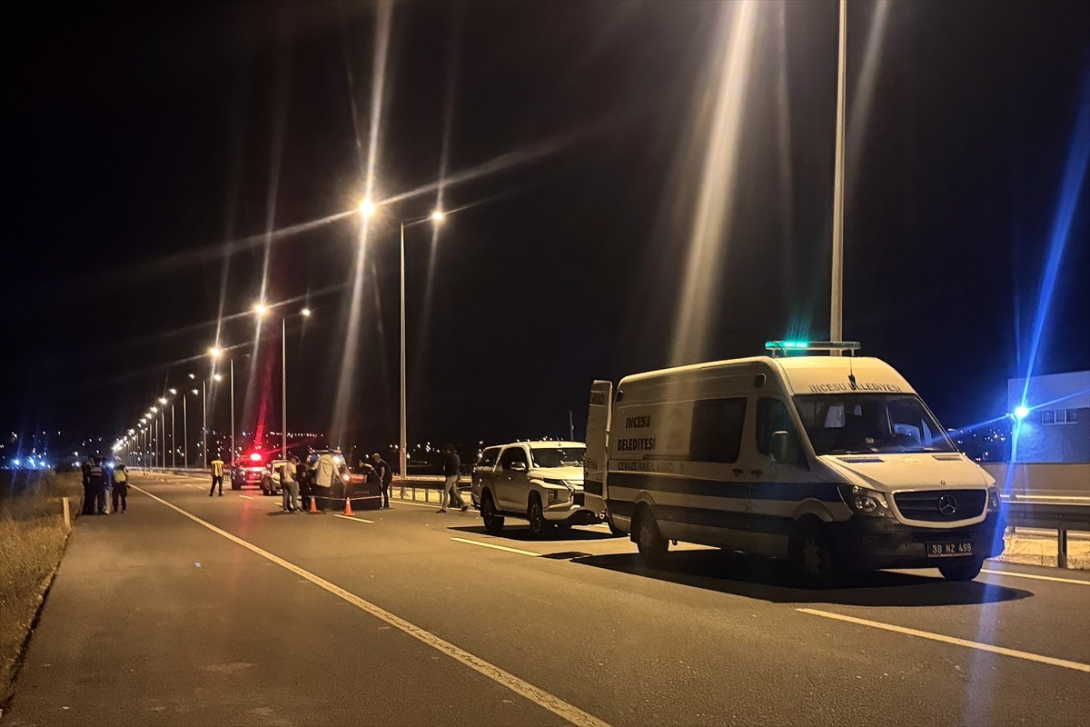 Kayseri'nin İncesu ilçesinde motosikletin devrilmesi sonucu sürücü hayatını kaybetti. Kaza yerine...