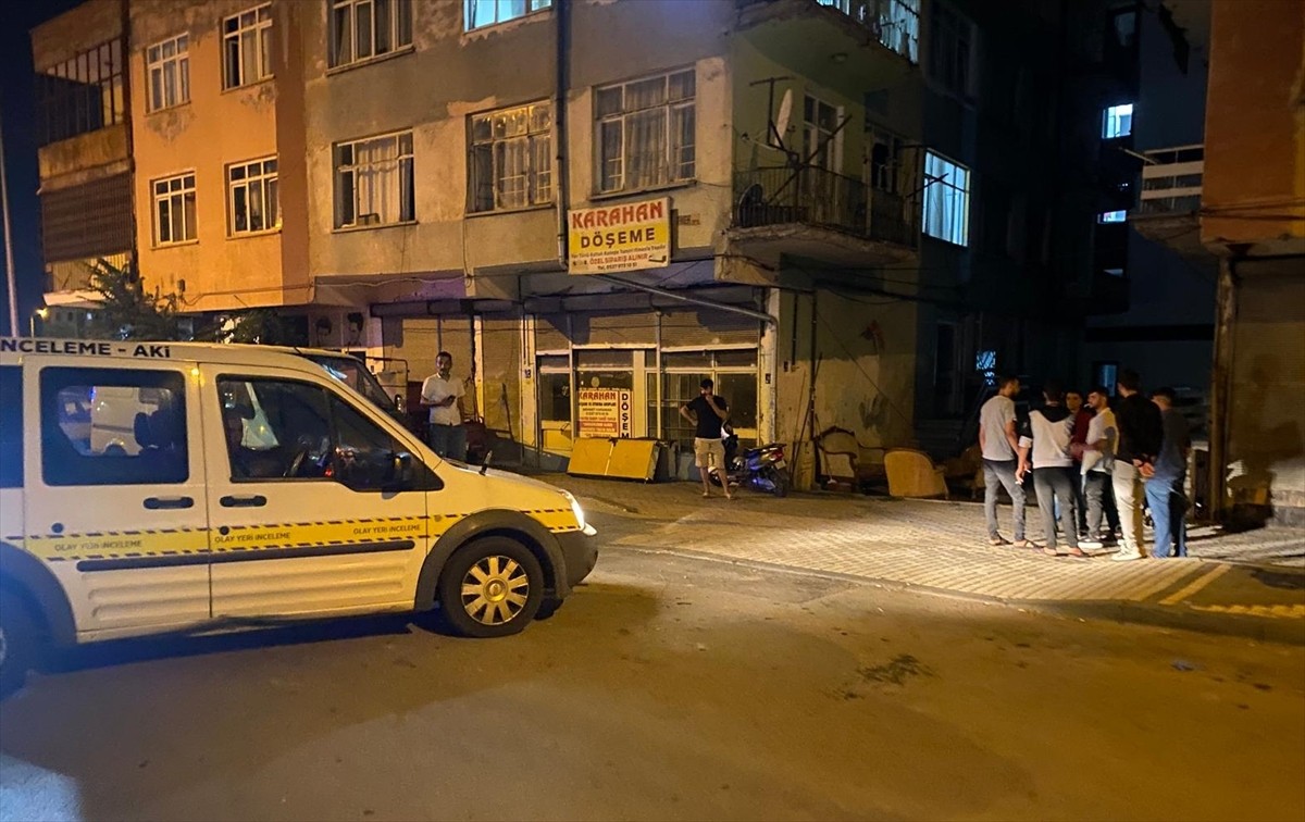 Kayseri'nin Kocasinan ilçesinde çıkan bıçaklı kavgada 1 kişi ağır yaralandı. Polis ekipleri olay...