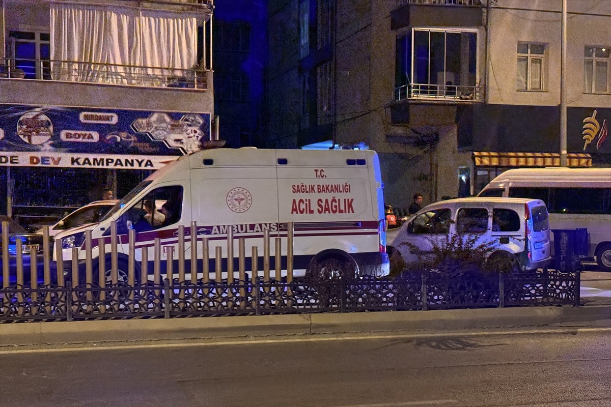Kayseri'nin Kocasinan ilçesinde eşini tabancayla öldüren kişi intihar etti.