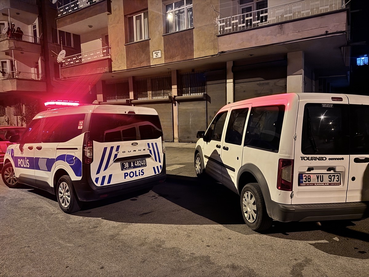 Kayseri'nin Kocasinan ilçesinde eski eşi tarafından bıçaklanan kadın ağır yaralandı. Polis...