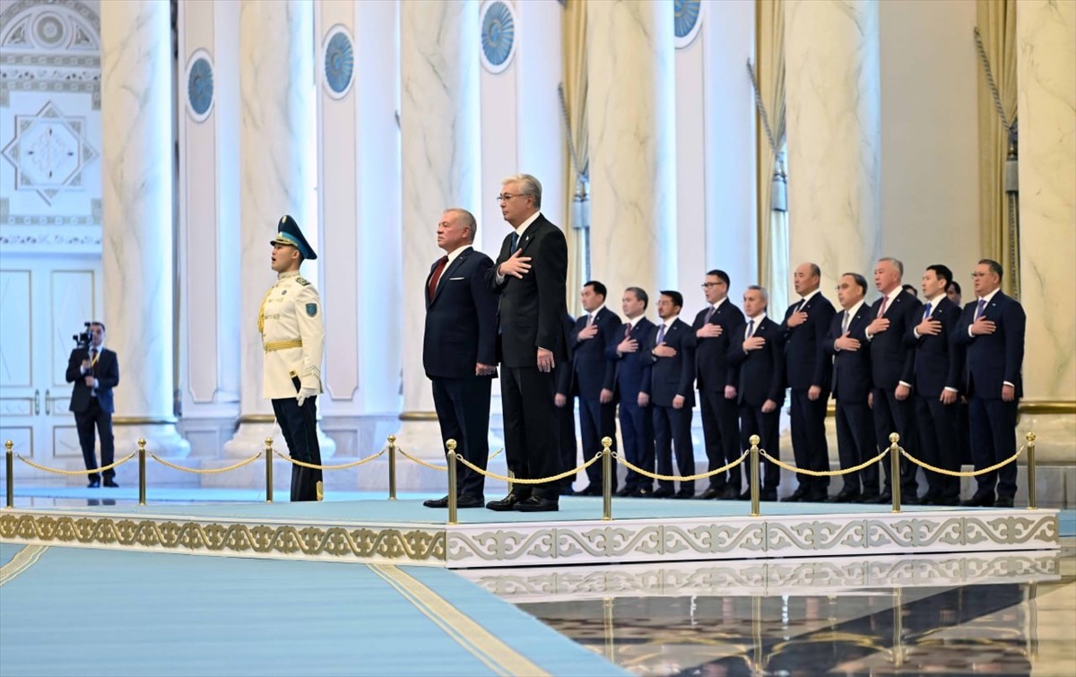 Kazakistan Cumhurbaşkanı Kasım Cömert Tokayev (solda), resmi ziyaret kapsamında Astana'ya gelen...