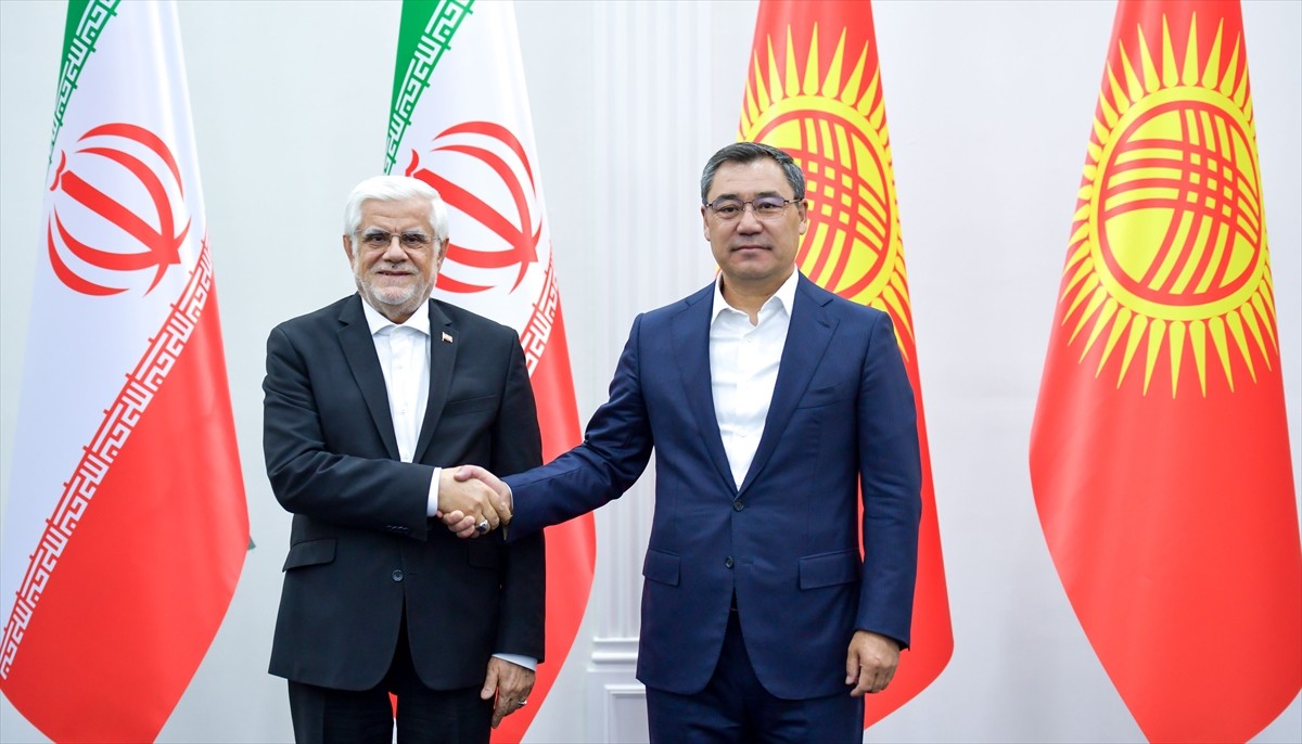 Kırgızistan Cumhurbaşkanı Sadır Caparov, Issık Göl kıyısındaki Çolpon-Ata şehrinde gerçekleşen...