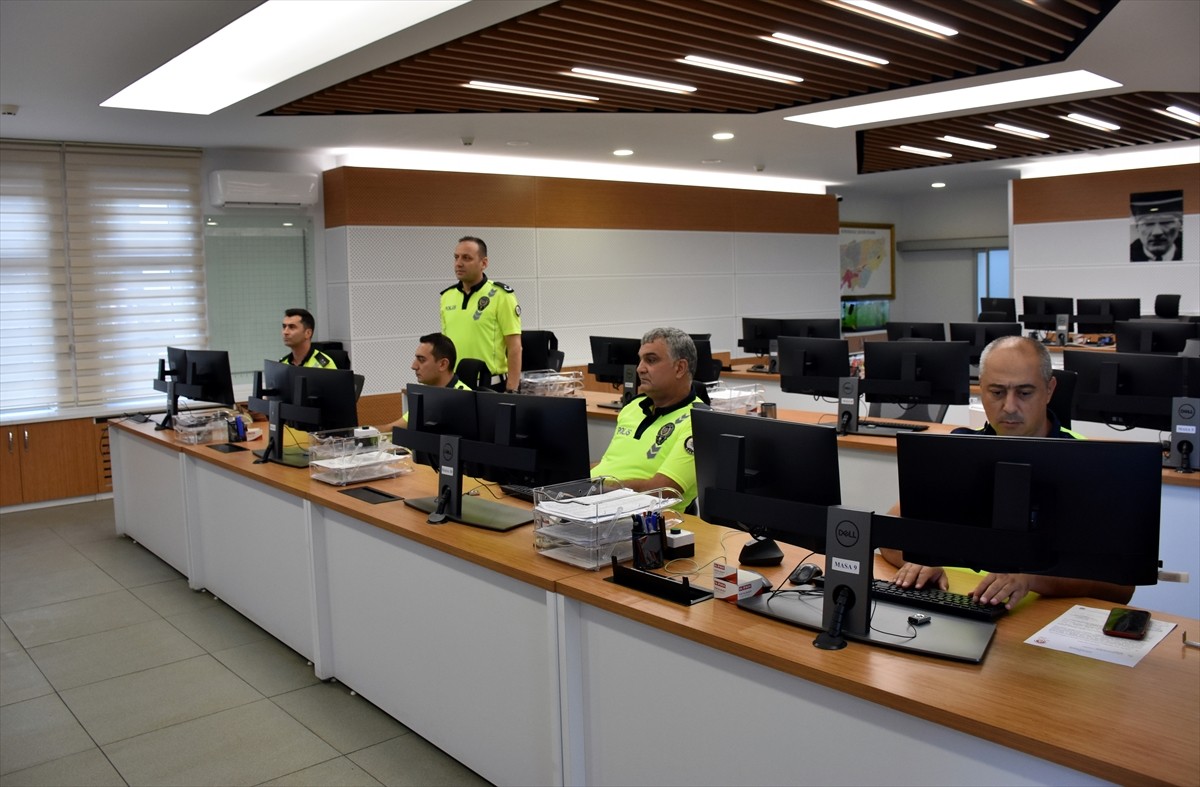 Kırıkkale Kent Güvenlik Yönetim Sistemi (KGYS) kameraları aracılığıyla motosiklet sürücülerine...