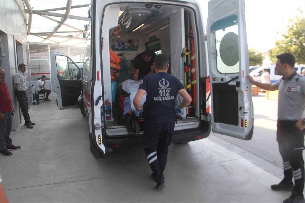 Konya'nın Beyşehir ilçesinde otogarda çıkan bıçaklı kavgada 2 kişi yaralandı. Yaralılardan A.S...