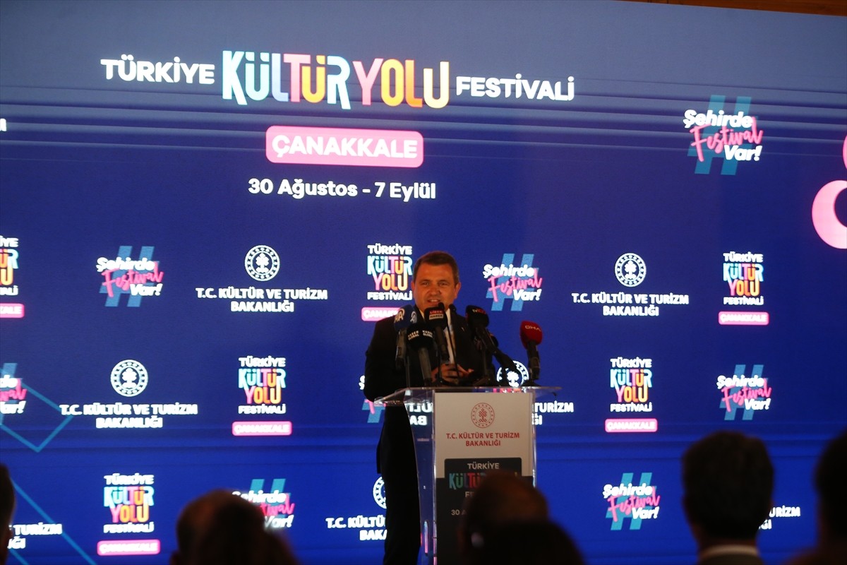 Kültür ve Turizm Bakanlığınca "Türkiye Kültür Yolu Festivalleri" kapsamında düzenlenen Çanakkale...