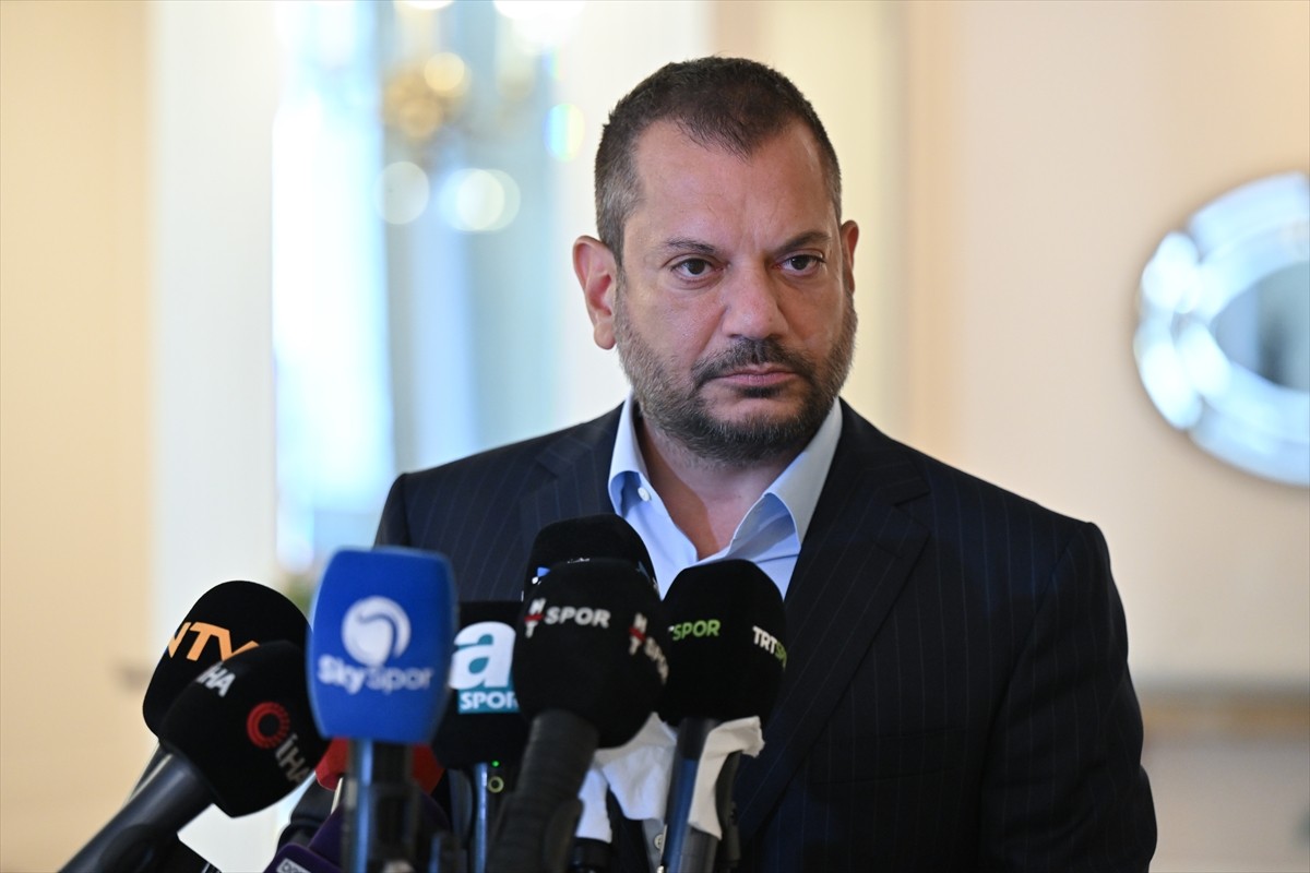 Kulüpler Birliği Vakfı (KBV) Başkanı Ertuğrul Doğan, İstanbul'da bir otelde gerçekleştirilen KBV...