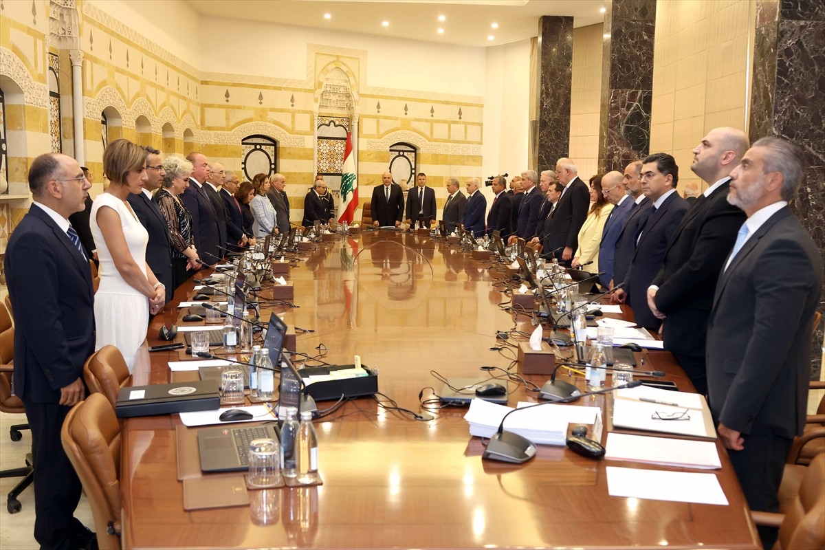 Lübnan Cumhurbaşkanı Joseph Avn, silahların devletin tekelinde olması gündemiyle başkent Beyrut'ta...