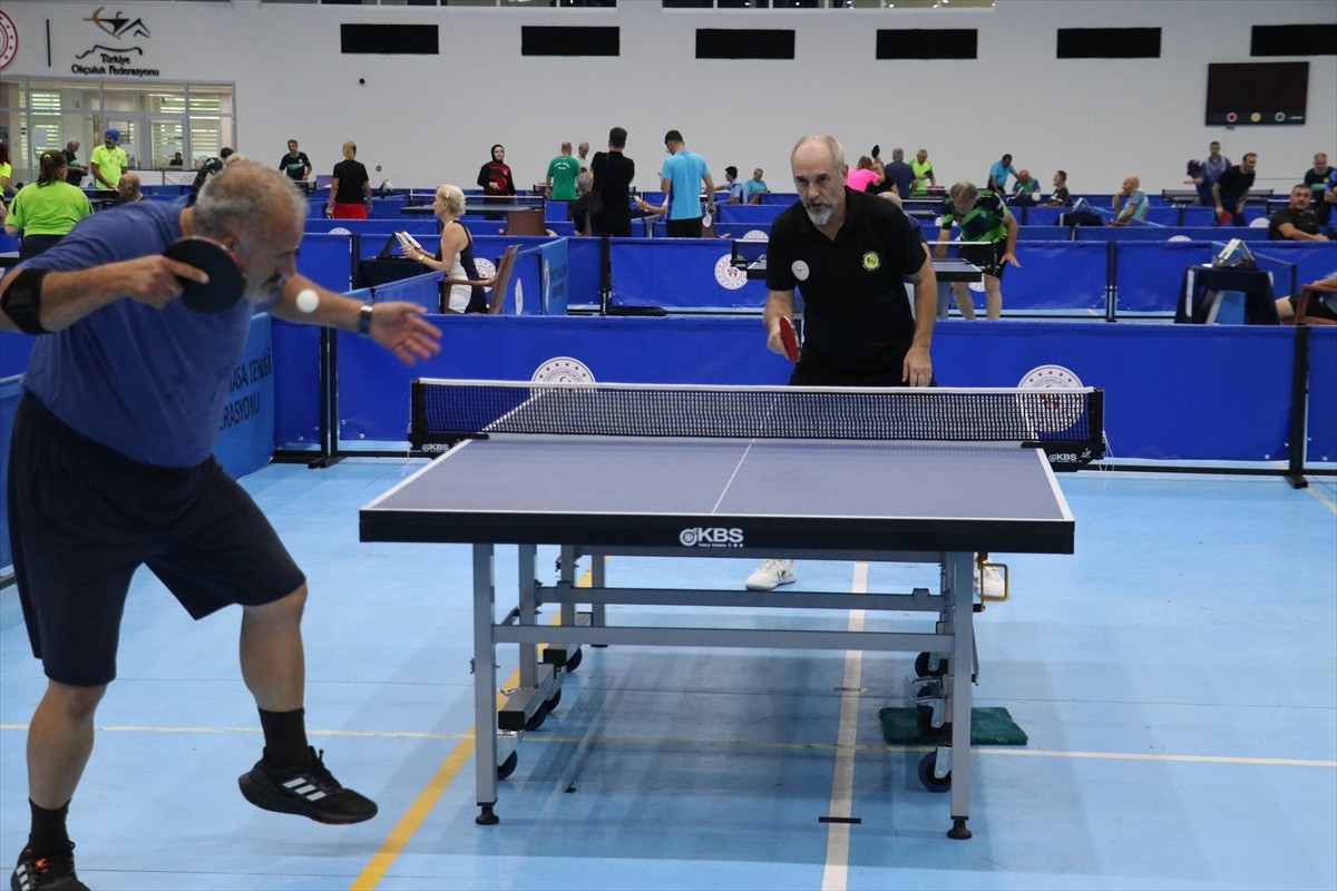 Masa tenisinde, Veteranlar Türkiye Şampiyonası Samsun'da başladı. Masa Tenisi Federasyonu'nca...