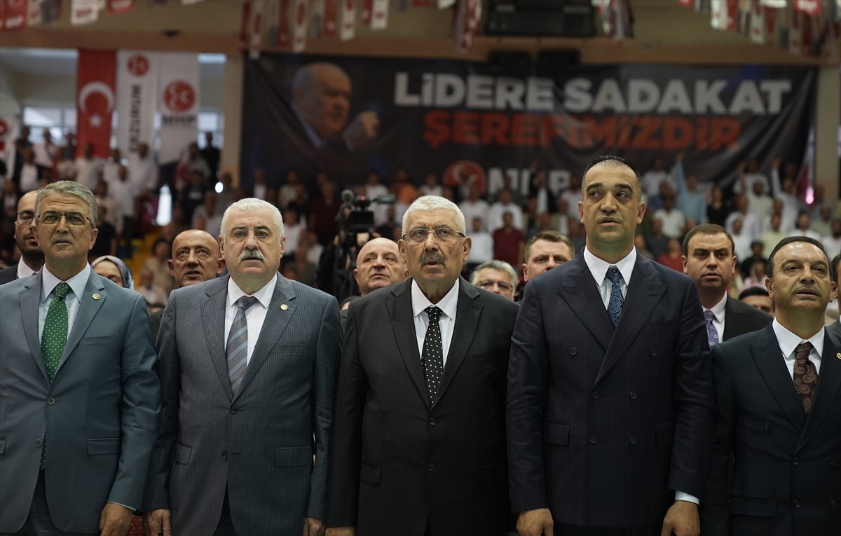  MHP Genel Başkan Yardımcısı Semih Yalçın, Erzurum'daki Kazım Karabekir Spor Salonu'nda 9 ilin...