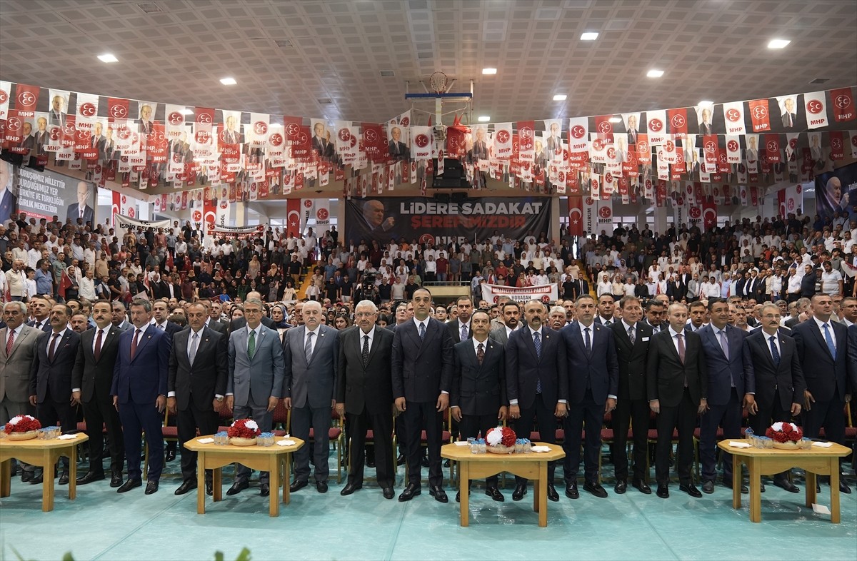  MHP Genel Başkan Yardımcısı Semih Yalçın, Erzurum'daki Kazım Karabekir Spor Salonu'nda 9 ilin...