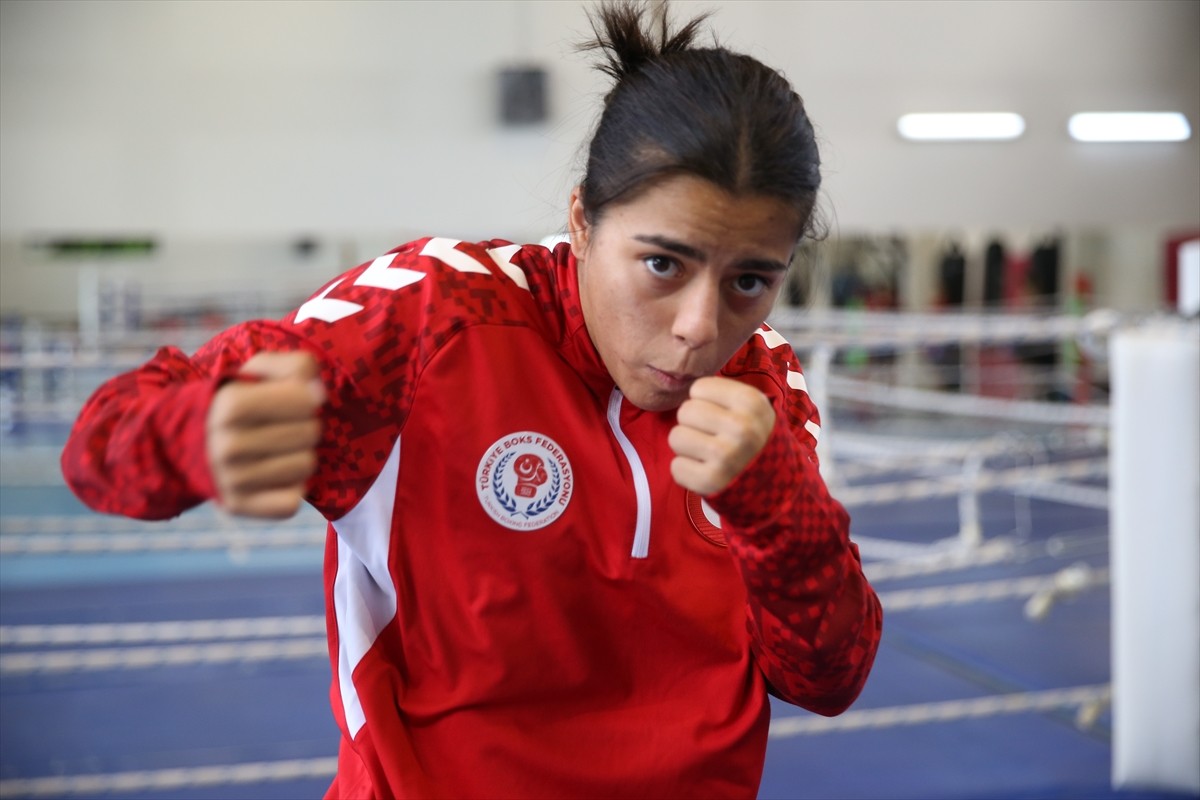 Milli boksör Simge Bekler, ilk kez katılacağı Avrupa Şampiyonası'ndan altın madalya ile dönmek...