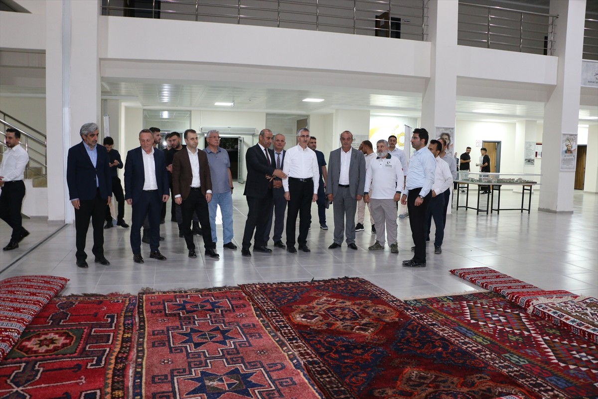 Milli Eğitim Bakan Yardımcısı Nazif Yılmaz, Şırnak Valiliği'ni ziyaret ederek, Valilik Şeref...