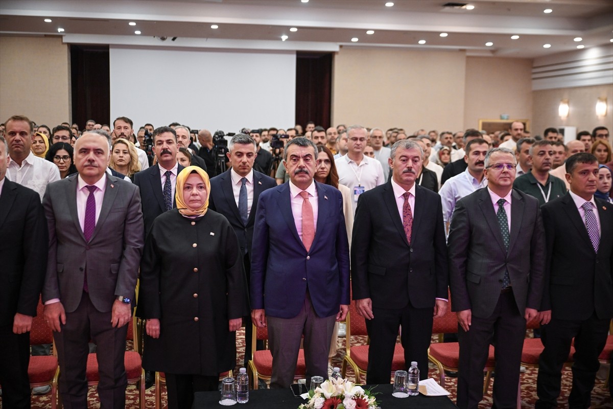 Milli Eğitim Bakanı Yusuf Tekin (sol 3), Kızılcahamam'da bir otelde düzenlenen "Yurtdışı...